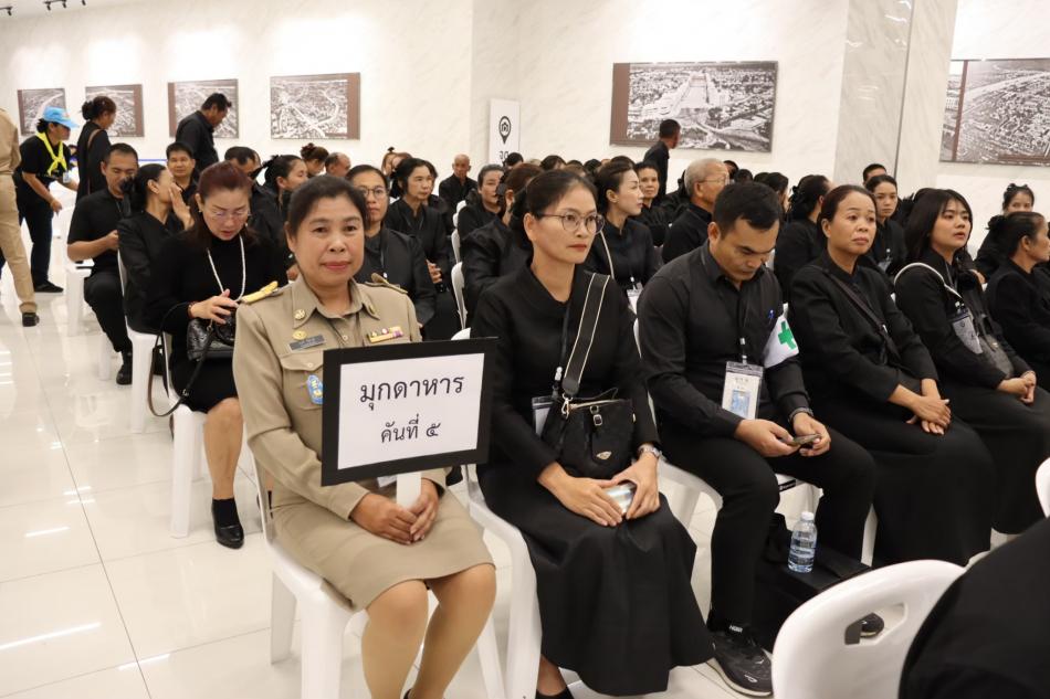 กราบพระบรมศพ พระพันปีหลวง